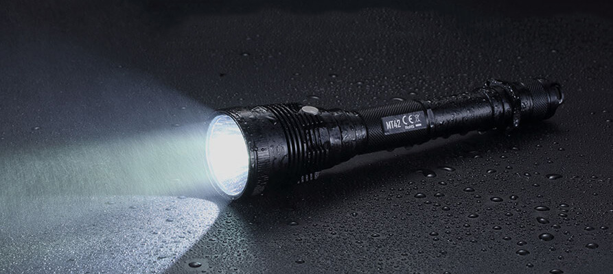 nitecore mt42 search flashlight