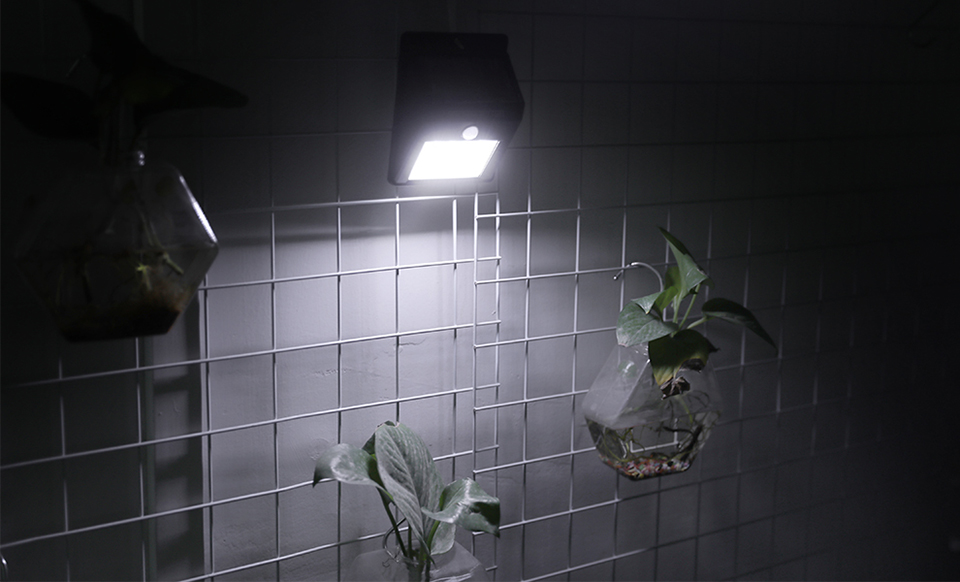 PIR Motion Sensor Wall Light 20 LED Solar Powered Waterproof Garden Lamp